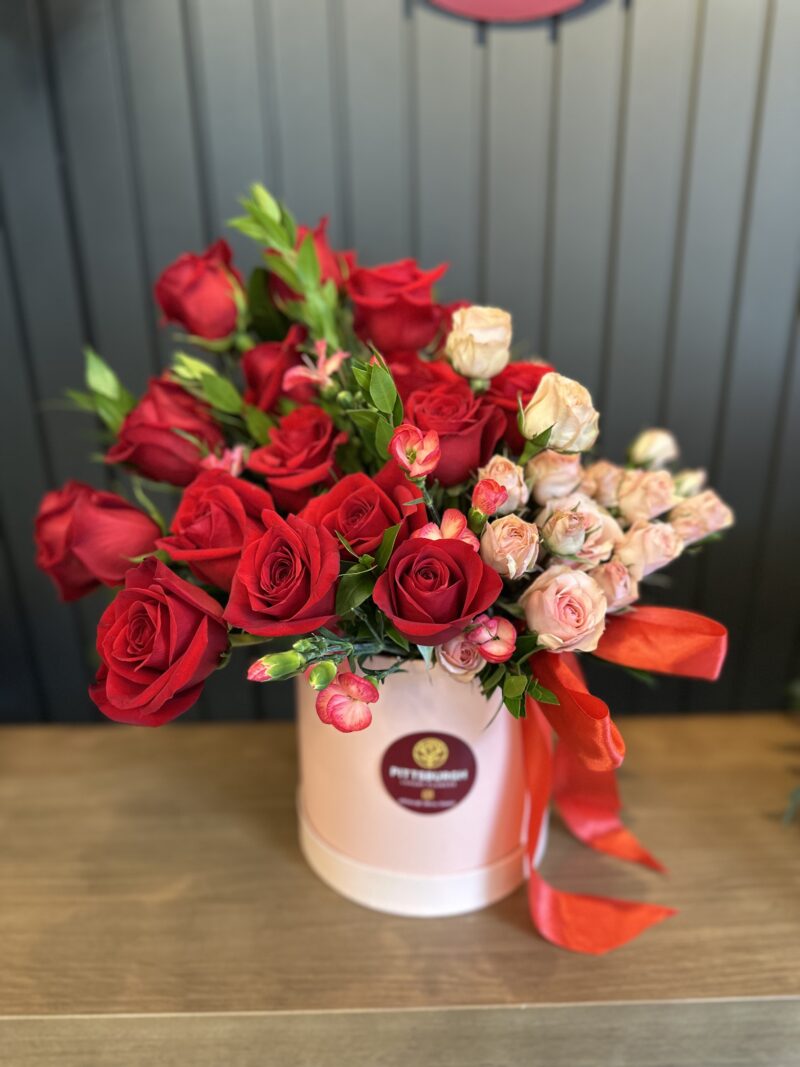 18 Stem Rose Bouquet - Image 2