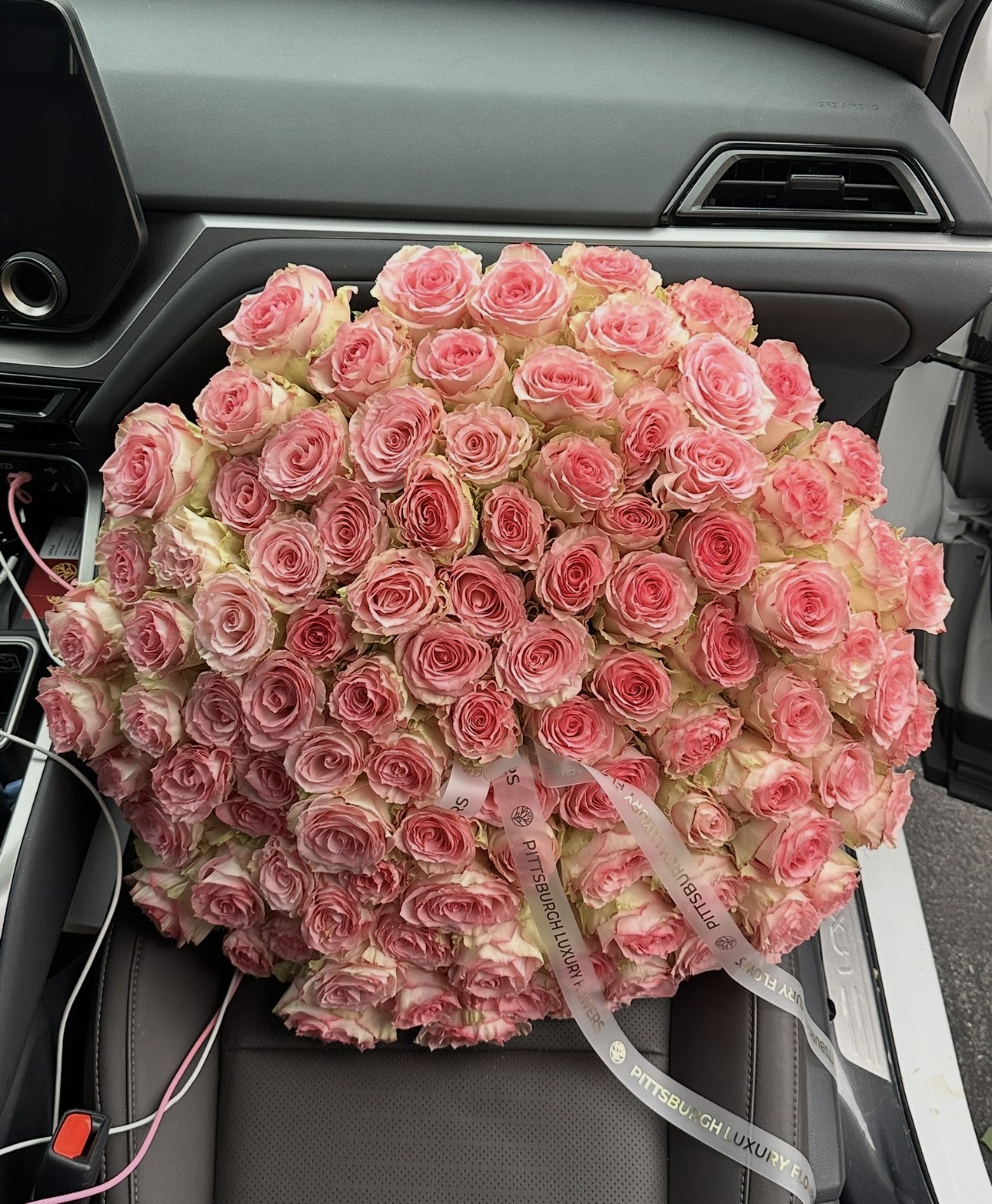 Pink Romance bouquet (100 roses)